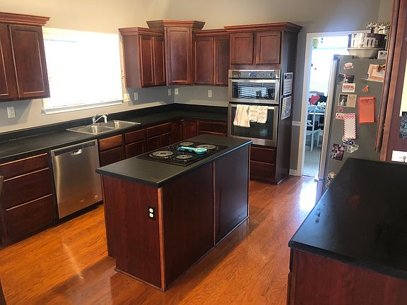 5th image of 70 Fairoaks Dr
