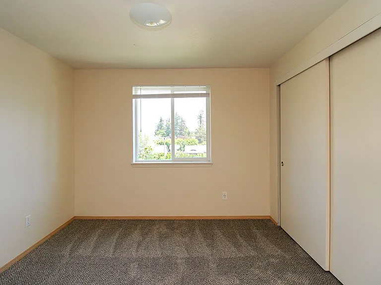 11710 - 11712 SE Powell — Photo 15