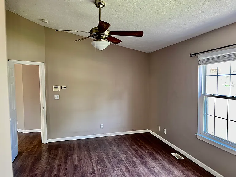 237 Cromwell Ct — Photo 14