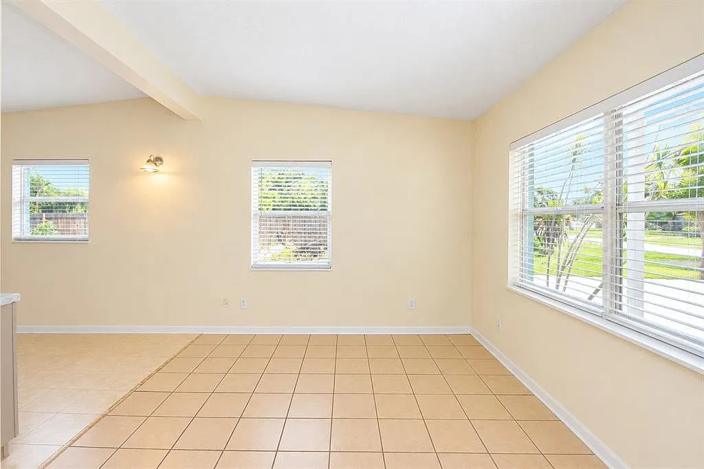 2 bed, 1.0 bath, 642 sqft, $1,800 — Photo 3