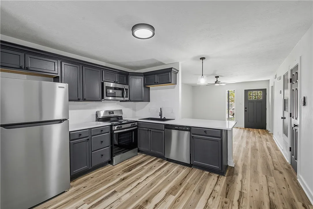 2 bed, 950 sqft, $1,500 — Photo 4