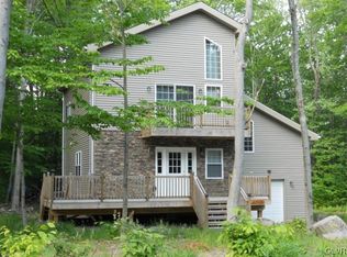 12 Winnebago Dr, Pocono Lake, PA