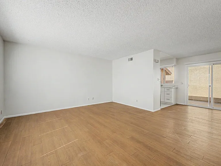 2605 E Lemon St — Photo 4
