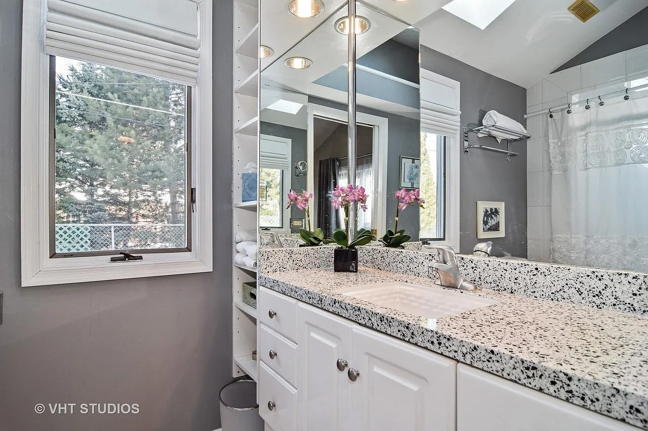 3 bed, 2.5 bath, 2000 sqft, $3,200 — Photo 2