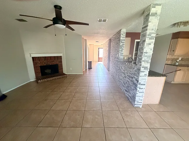 3624 Willow Creek Trl — Photo 2
