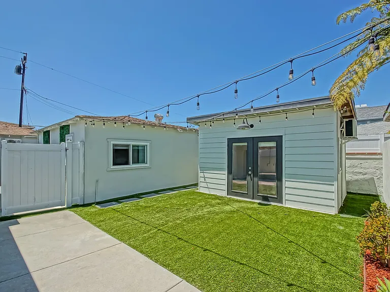 2621 Mathews Ave — Photo 6