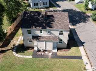 163-165 Woodlawn Cir, East Hartford, CT 06108