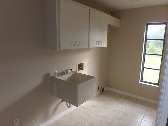 4th image of 10421 Grail Ave