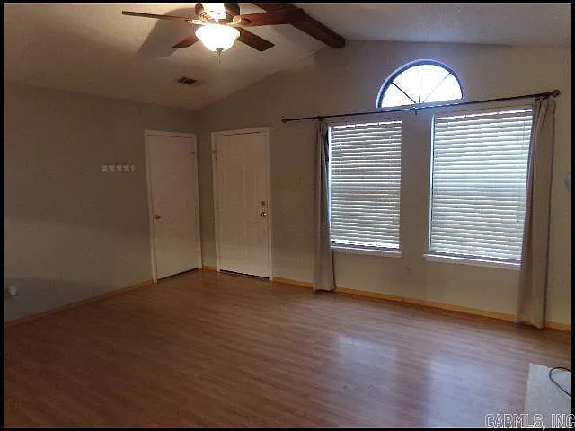 3 bed, 2.0 bath, 1200 sqft, $1,600 — Photo 4