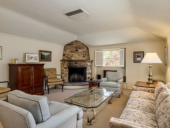 3rd image of 8965 Wonderland Ave