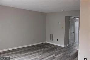 3 bed, 1.5 bath, 1276 sqft, $1,800 — Photo 2