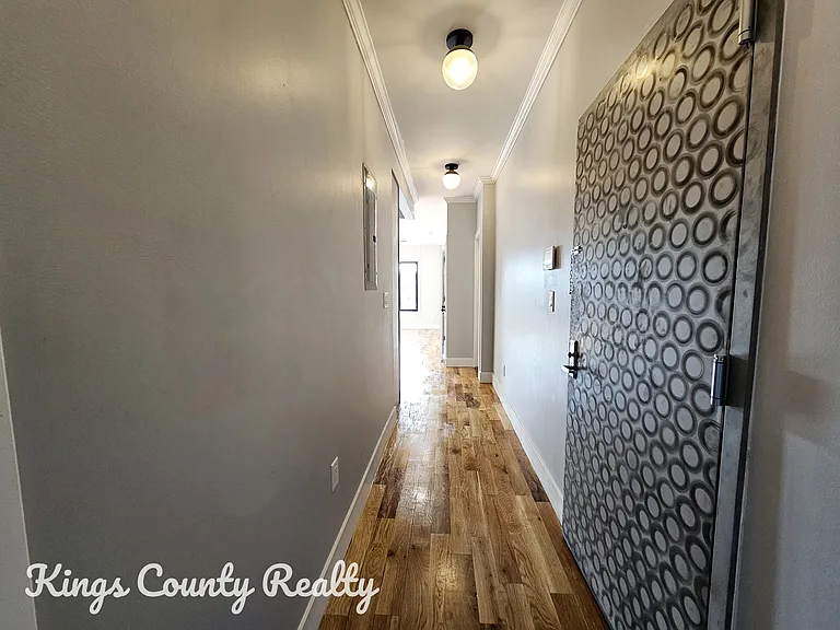 565 Midwood St #3 — Photo 10