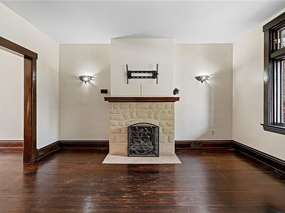 5th image of 782 Loretta St