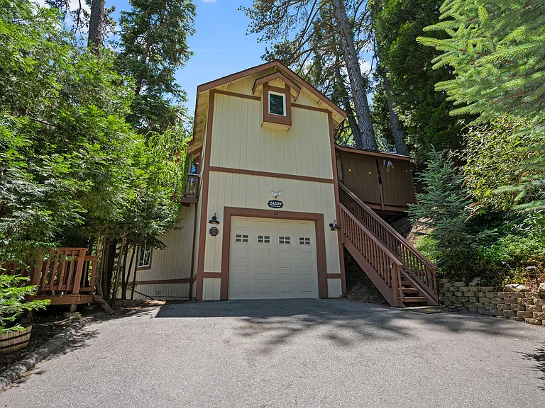 24599 Geneva Dr — Photo 29