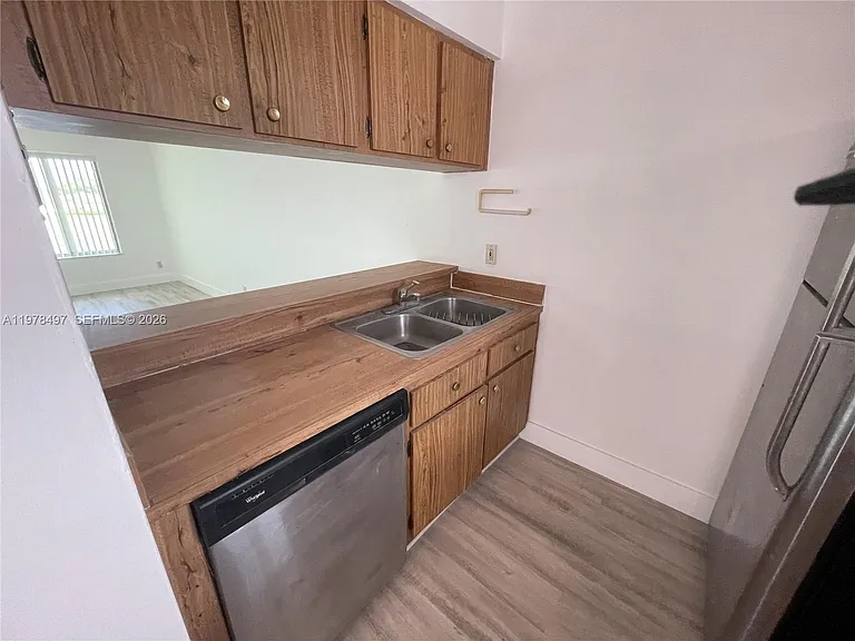 918 Twin Lakes Dr #8-M — Photo 6