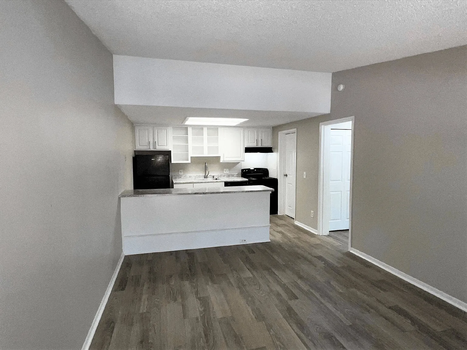 Elmwood Apartments — Photo 4
