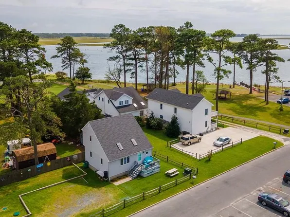 7460 Memorial Park Dr, Chincoteague Island, VA 23336
