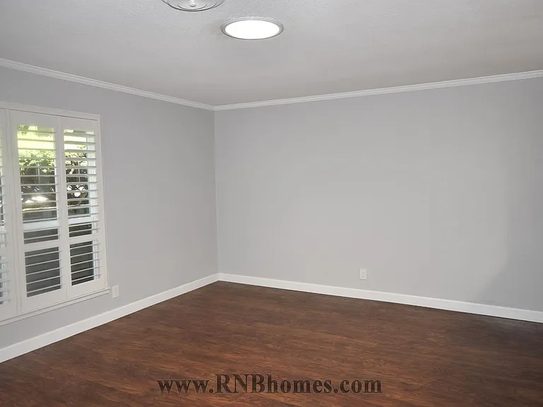 415 Sutton Pl — Photo 3