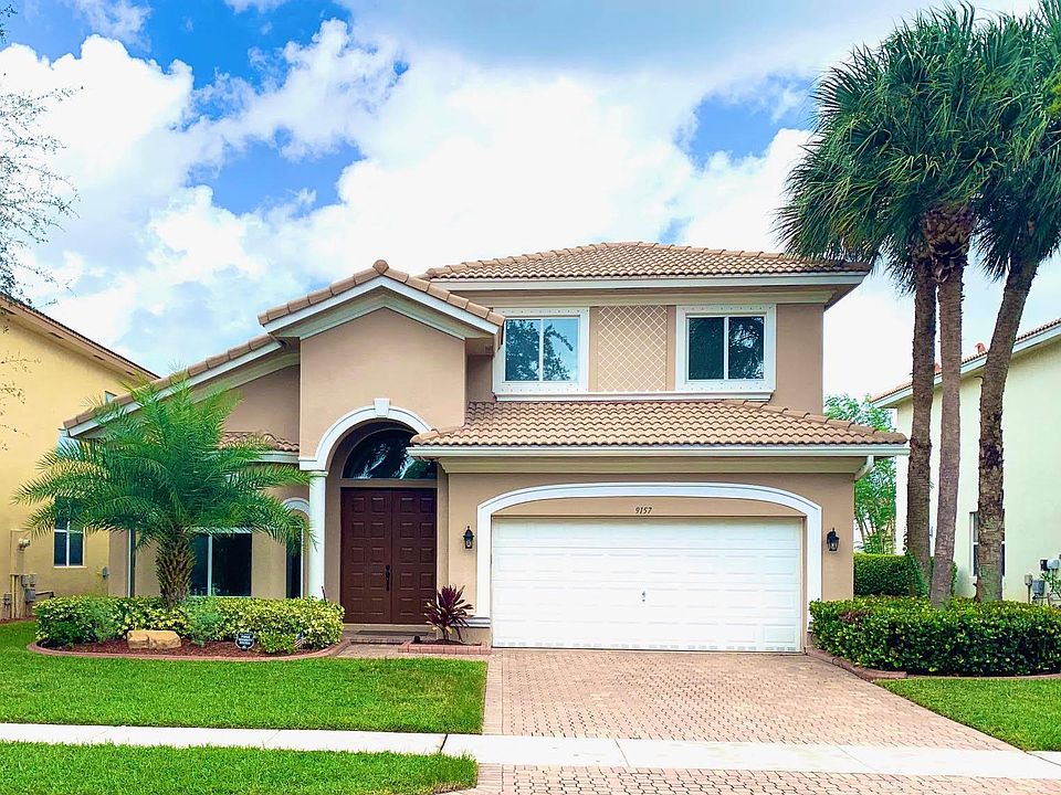 beautiful curb appeal!
