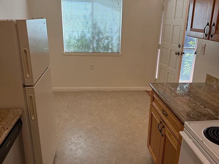 517C Thompson Ave — Photo 14