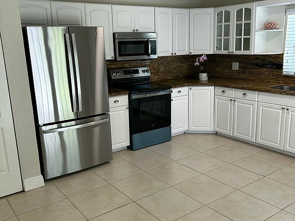5th image of 61 NW 47th St