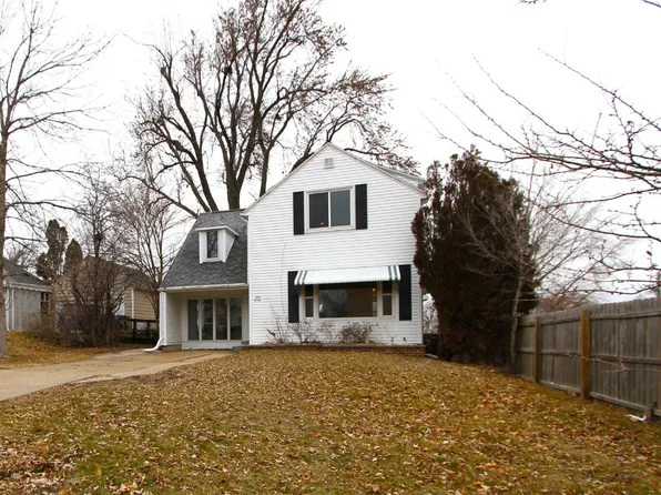 120 37th St NE, Cedar Rapids, IA 52402