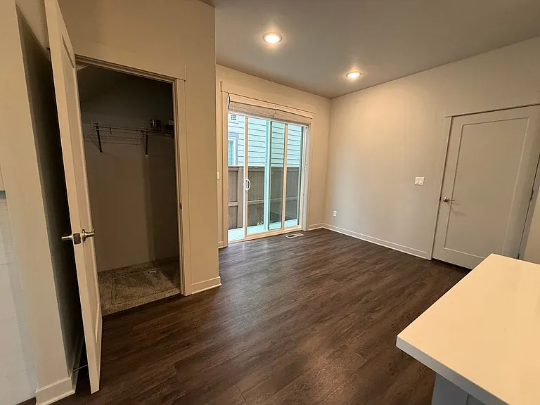 2366 NE Victor Pl — Photo 5