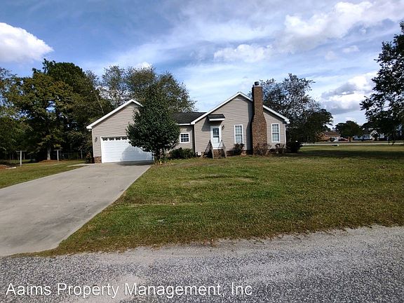 3rd image of 22 Renee Cir