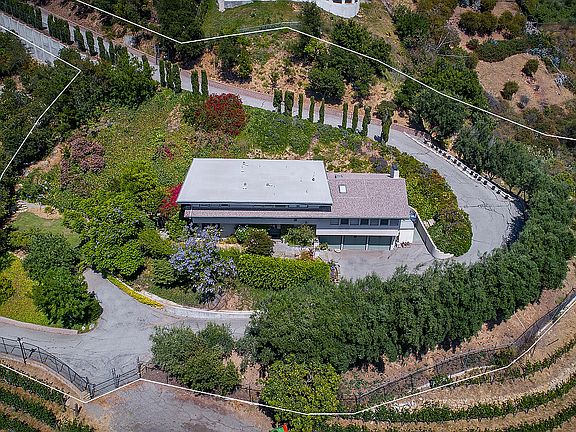 2nd image of 937 Linda Flora Dr