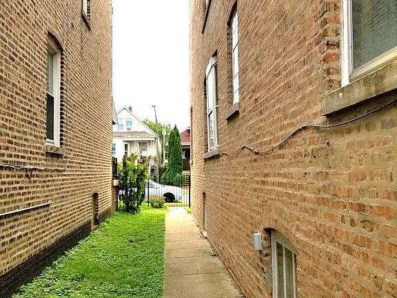 4th image of 3028 W 53rd Pl