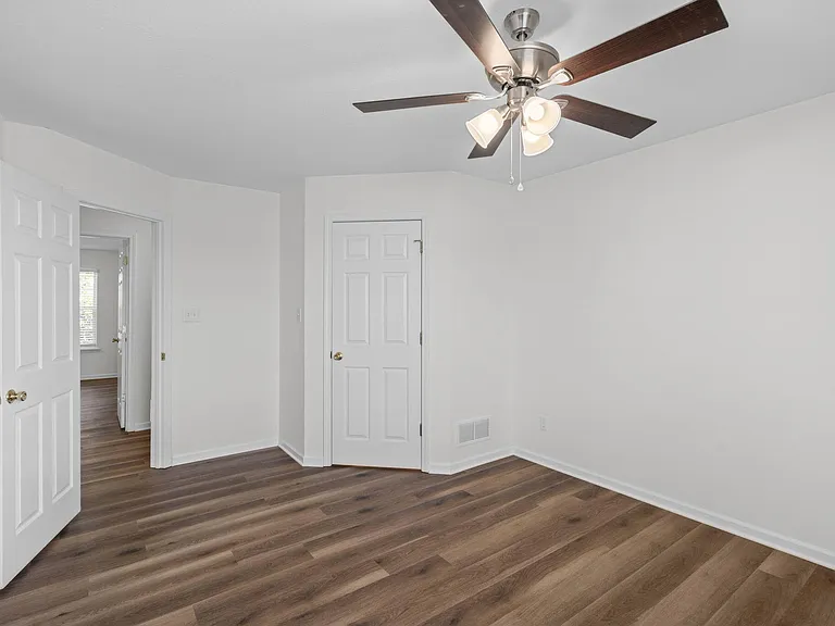 2411 Northampton Dr — Photo 21