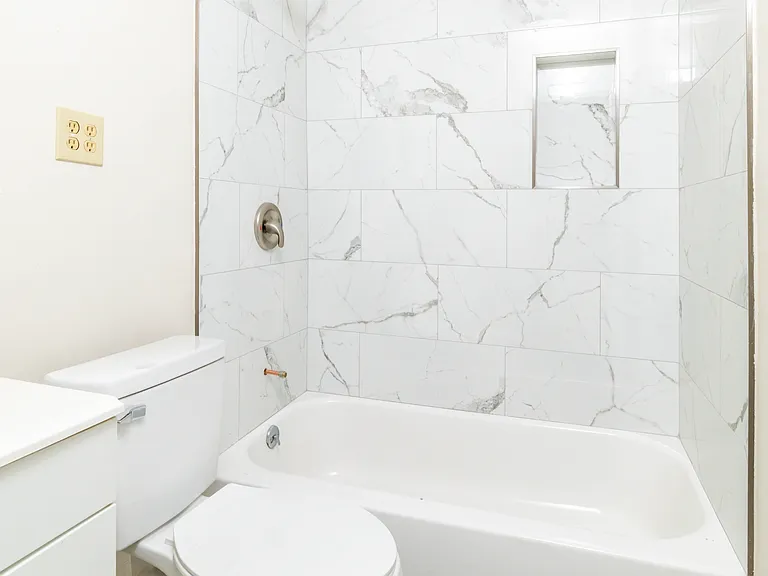 219 Highland Ave — Photo 17