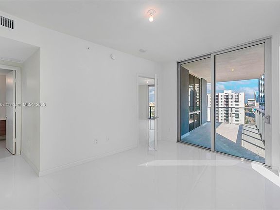 4th image of 1014 SW 2nd Ave