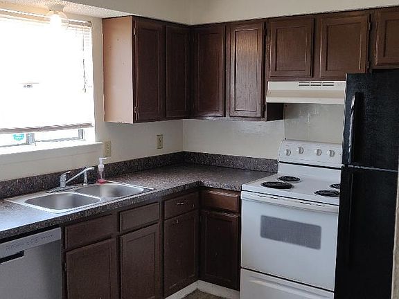 4th image of 2806 Wimbledon Ct APT D