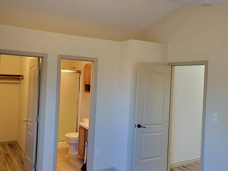 412 Alexander St NE — Photo 18