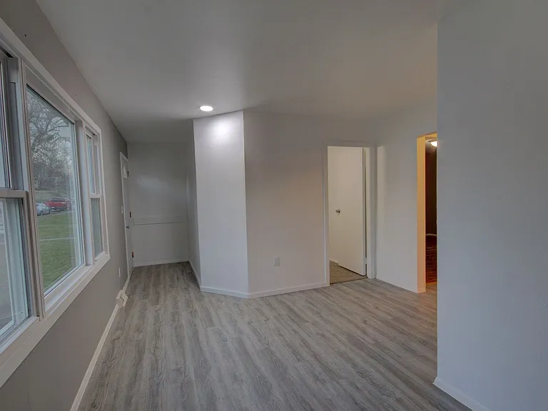 1105 Tremont Ave — Photo 10
