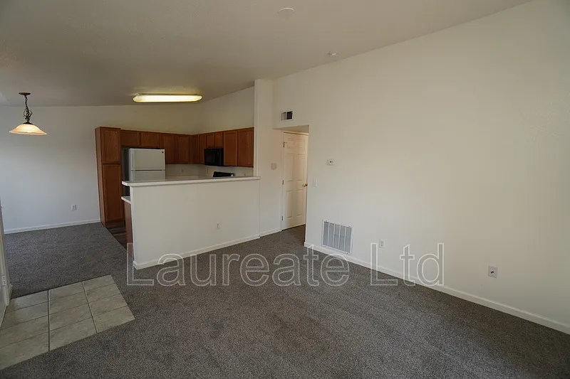 2 bed, 2.0 bath, 1025 sqft, $1,595 — Photo 4