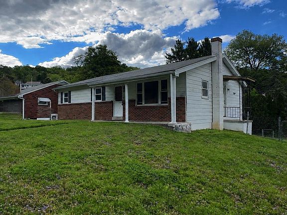 3rd image of 6 Pine Park Dr