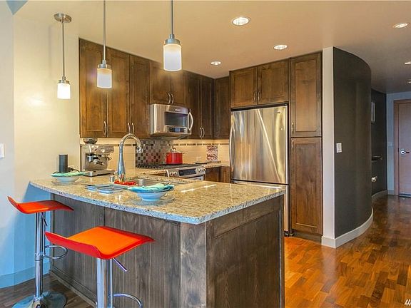 2nd image of 10610 NE 9th Pl Unit 900
