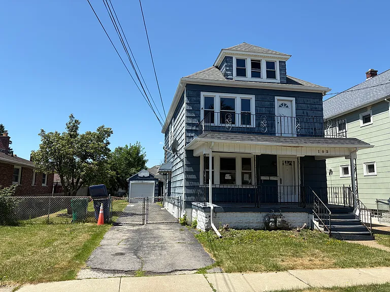 102 Sunset St — Photo 2