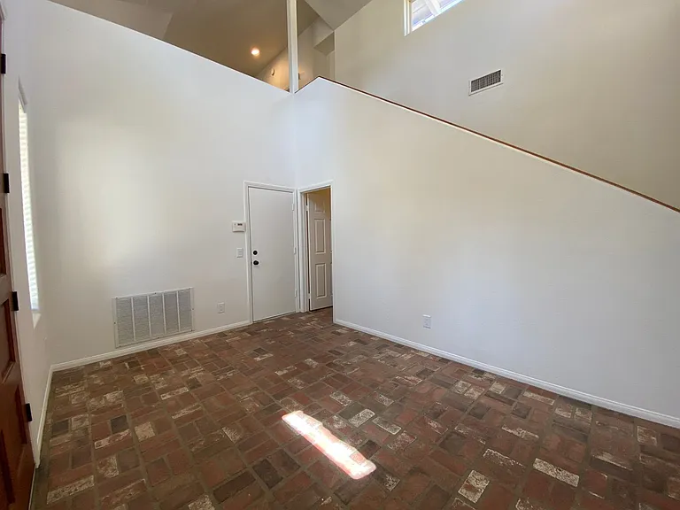3010 N Broadway — Photo 21