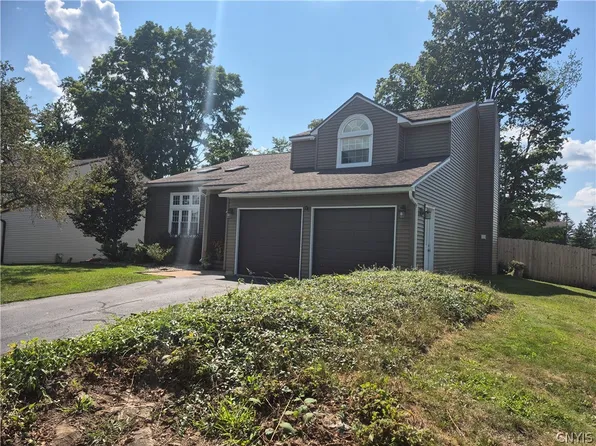 6244 Henryk Woods Rd, Cicero, NY 13039