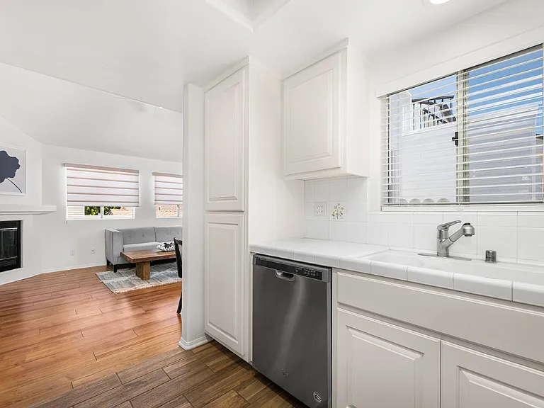 117 Marine Ave #B — Photo 5