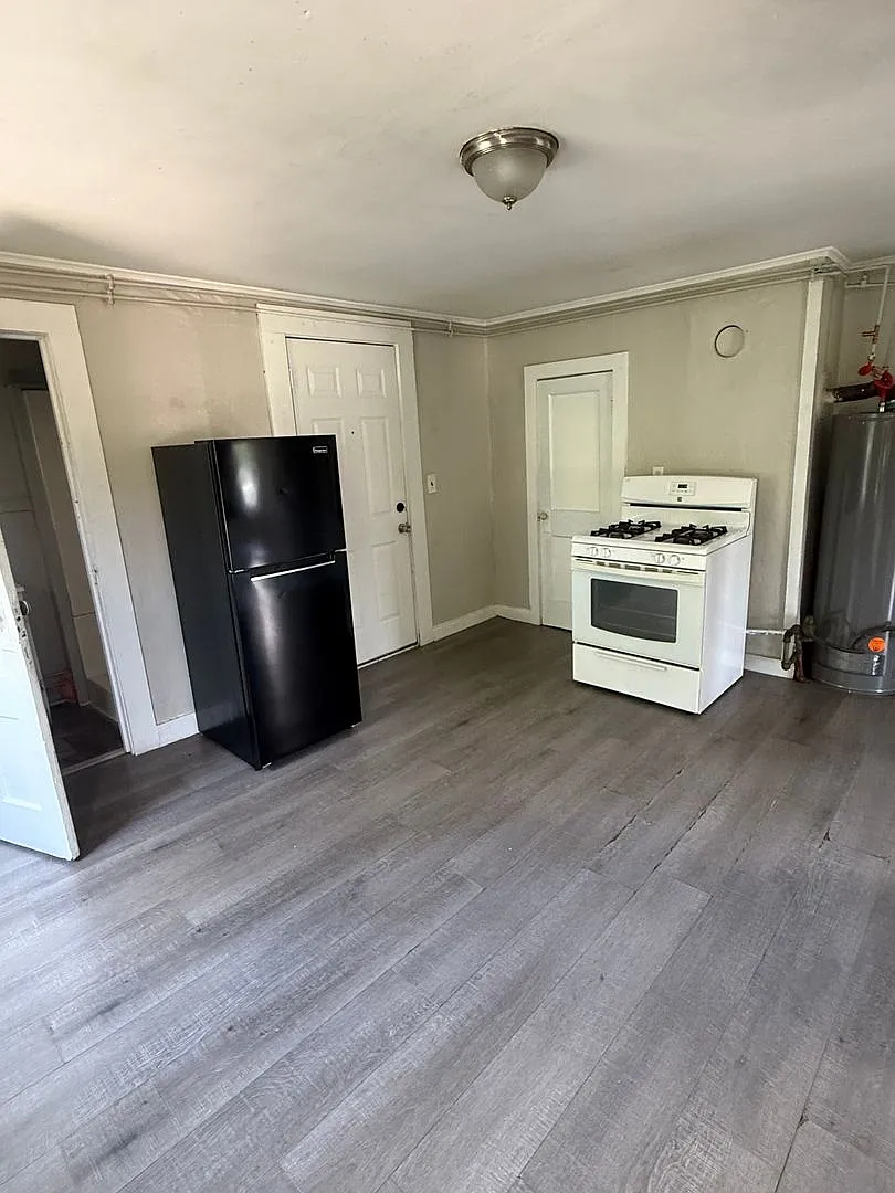 49 Brook Street — Photo 2