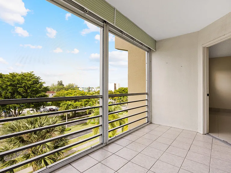 3590 Via Poinciana #510 — Photo 14