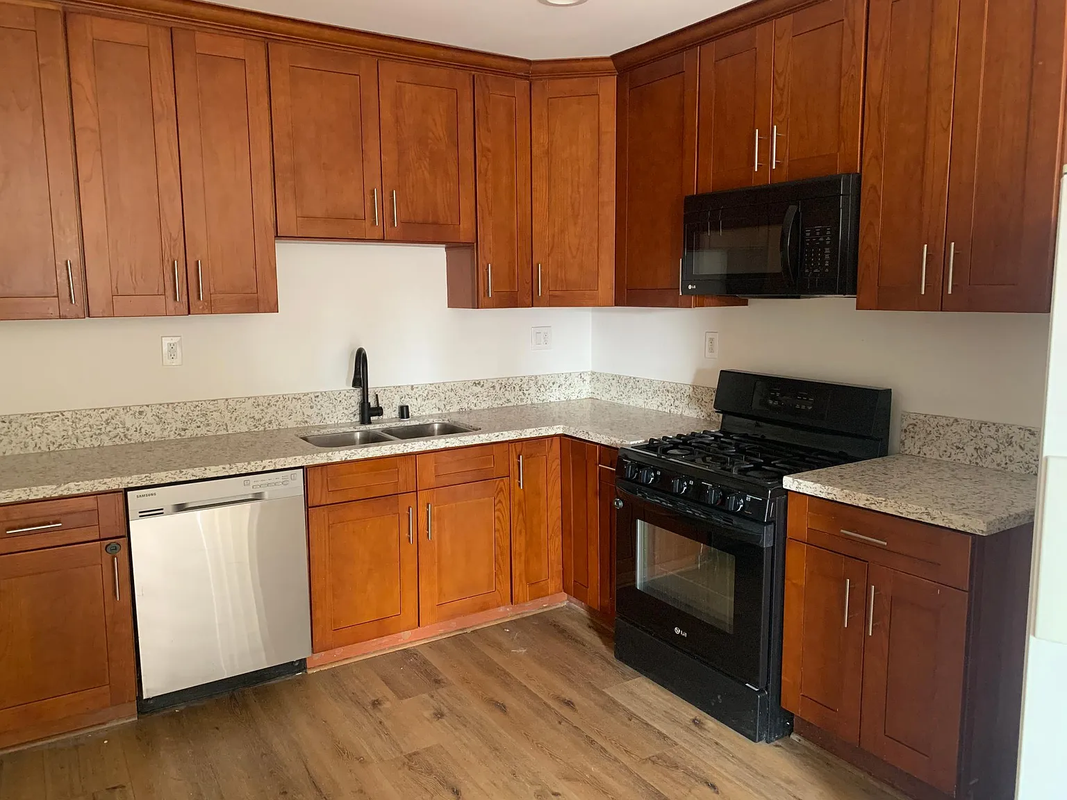 2 bed, 1000 sqft, $2,950 — Photo 3