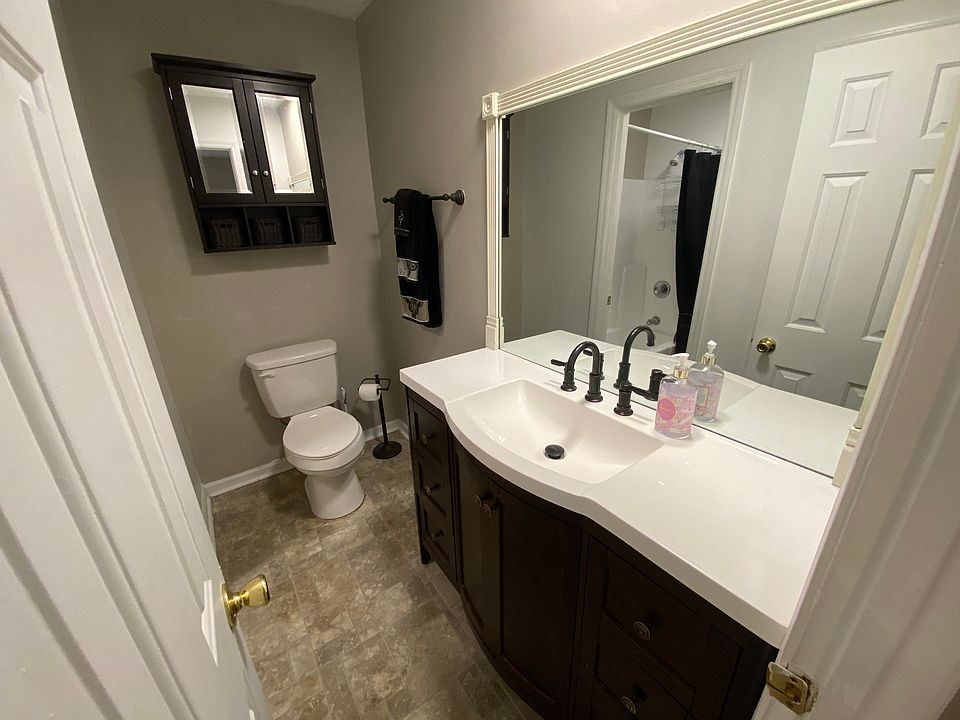 Full Bath off Master bedroom