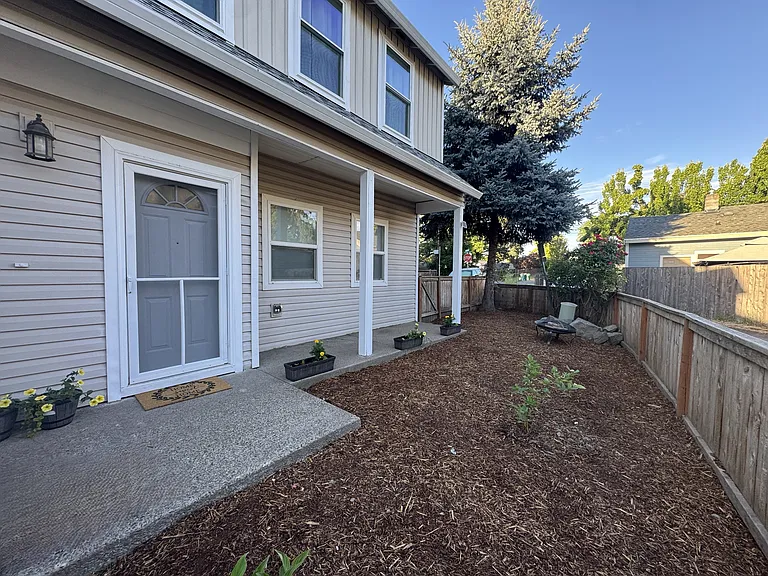 18528 SW McClarey Dr — Photo 33