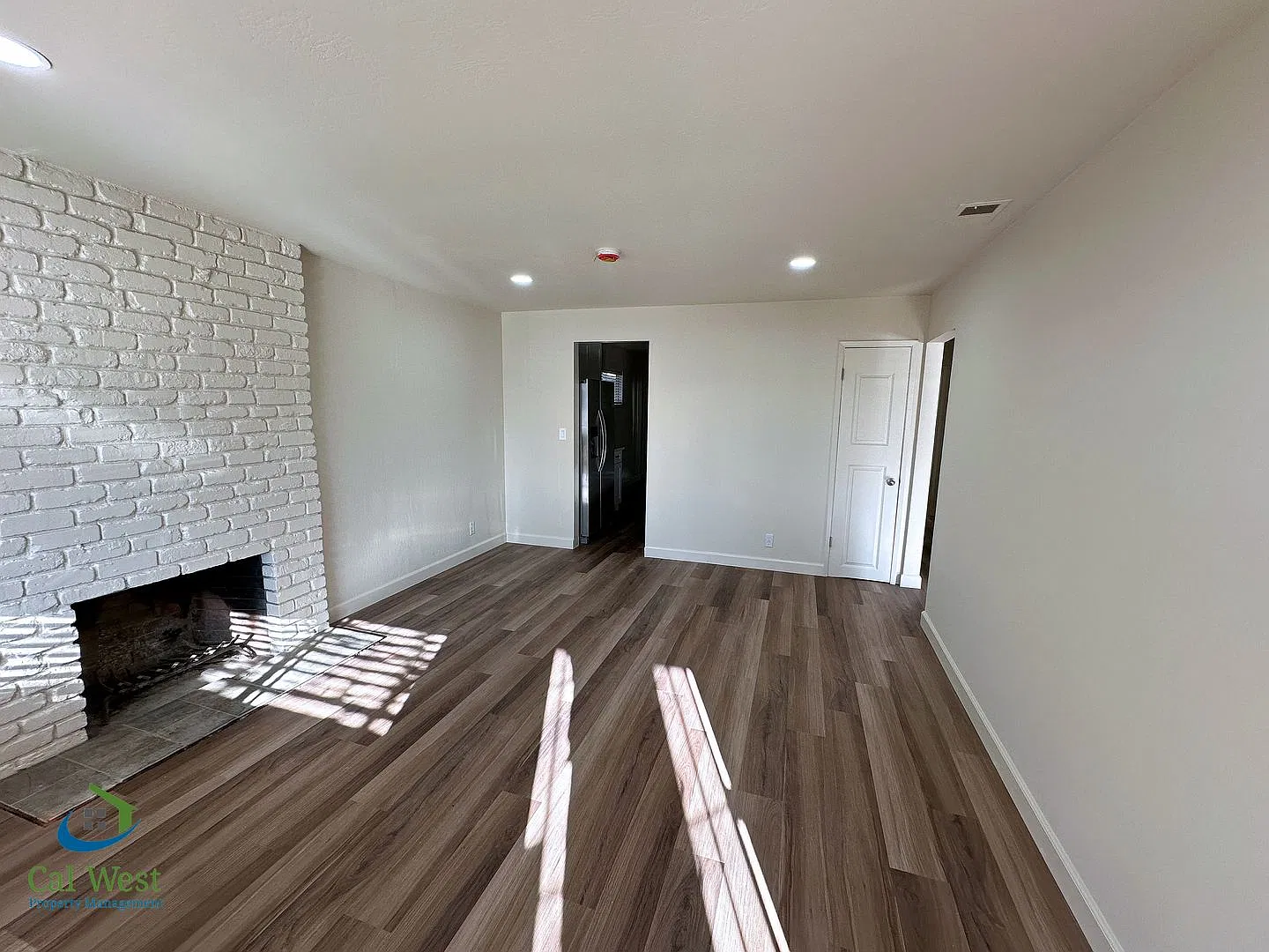 $3495 - Remodeled 3 bed, 1 bath duplex near Gilroy Highschool — Photo 3