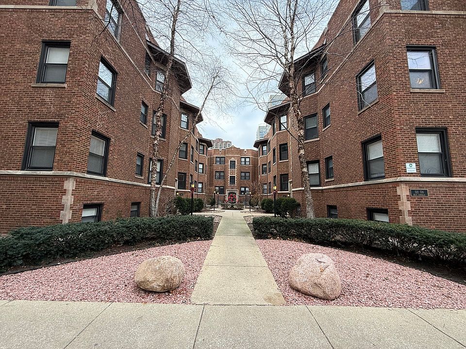 1st image of 522 W Cornelia Ave APT 3S